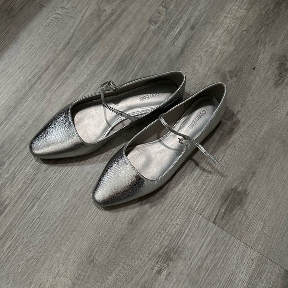 Open Edit  Silver Flats with Strap Sz 6.5 - Picture 3 of 3